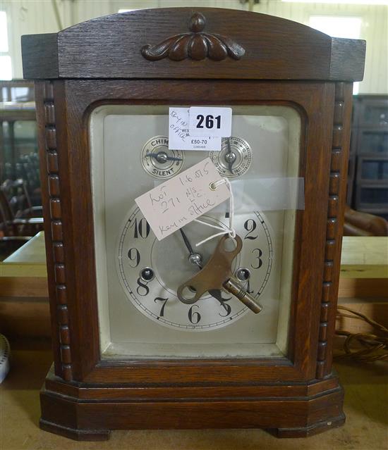 Westminster chime mantel clock(-)